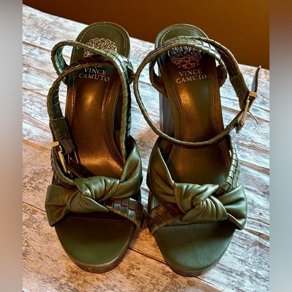 Preloved VINCE CAMUTO Fancey Ankle Strap Sandal in Lush Olive Women's Size 7.5 - Picture 2 of 9